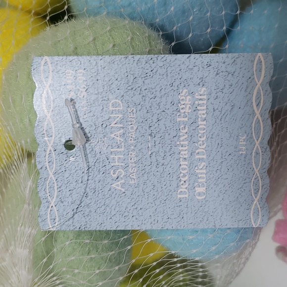 NWT Easter Pom Pom Garland and Decorative Eggs - Picture 4 of 9